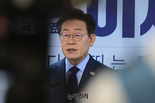▲ 이재명 전 더불어민주당 대표가 지난 10일 오전 서울 여의도 중앙당사에서 8·18 전당대회 당 대표 출마 선언을 하고 있다. ⓒ이종현 기자