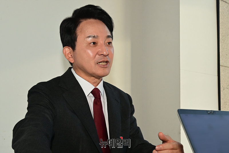 ▲ 원희룡 국민의힘 당 대표 후보가 15일 KBS 본관 앞에서 뉴데일리와 인터뷰를 하고 있다. ⓒ이종현 기자