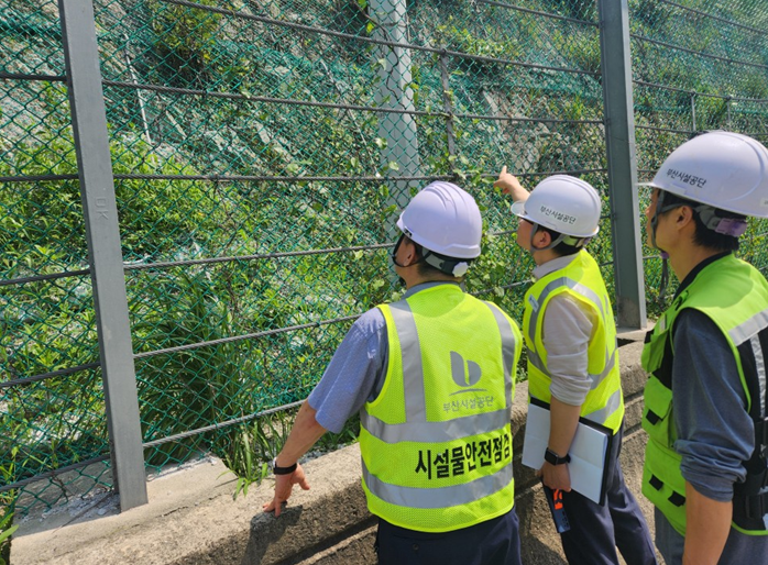 ▲ 재난취약시설 안전점검 모습.ⓒ부산시설공단