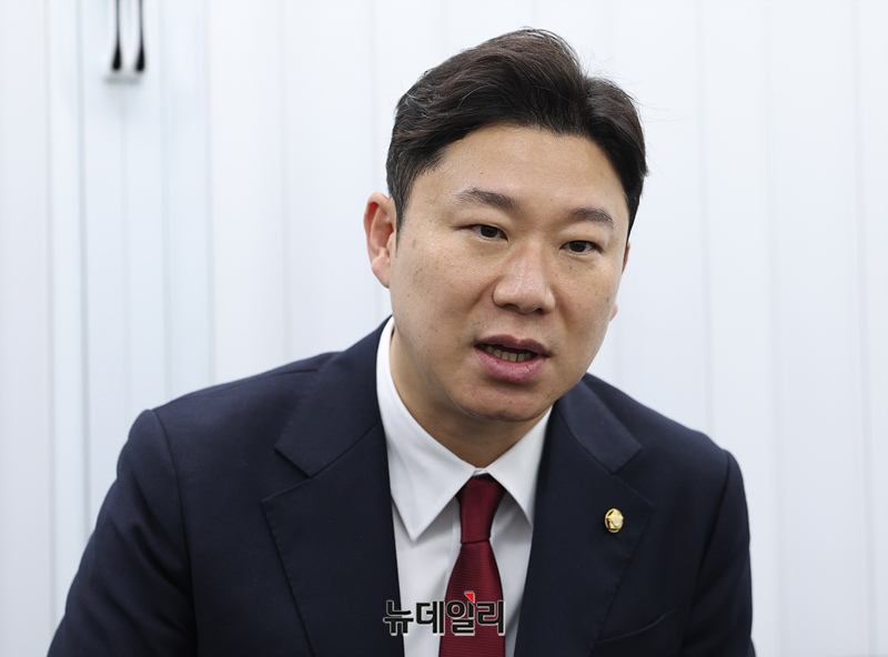 ▲ 진종오 국민의힘 청년최고위원 후보가 15일 뉴데일리와 인터뷰를 하고 있다. ⓒ정상윤 기자