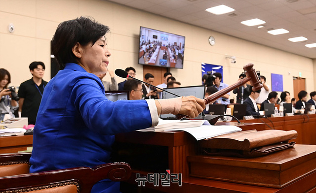 ▲ 과방위 주재하는 최민희 위원장 ⓒ서성진 기자