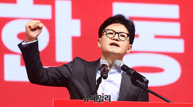 ▲ 한동훈 국민의힘 당 대표 후보가 지난 17일 오후 경기 고양시 고양 소노 아레나에서 열린 '제4차 전당대회 서울·인천·경기·강원 합동연설회'에서 정견발표를 하고 있다.ⓒ서성진 기자