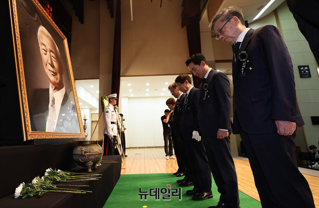 ▲ 사단법인 이승만건국대통령기념사업회가 19일 오전 국립서울현충원 현충관에서 '이승만 건국대통령 서거 59기 추모식'을 개최했다. ⓒ정상윤 기자