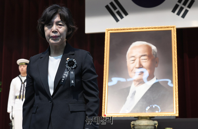 ▲ 강정애 국가보훈부 장관이 19일 오전 국립서울현충원 현충관에서 열린 '이승만 건국대통령 서거 59기 추모식'에서 추모사를 낭독했다. ⓒ정상윤 기자