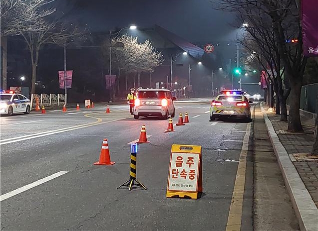 ▲ 두 차례 음주운전으로 처벌받은 20대 남성이 집행유예기간중 무면허 운전을 하다가 사고를 내 법정 구속됐다.ⓒ인천경찰청 제공