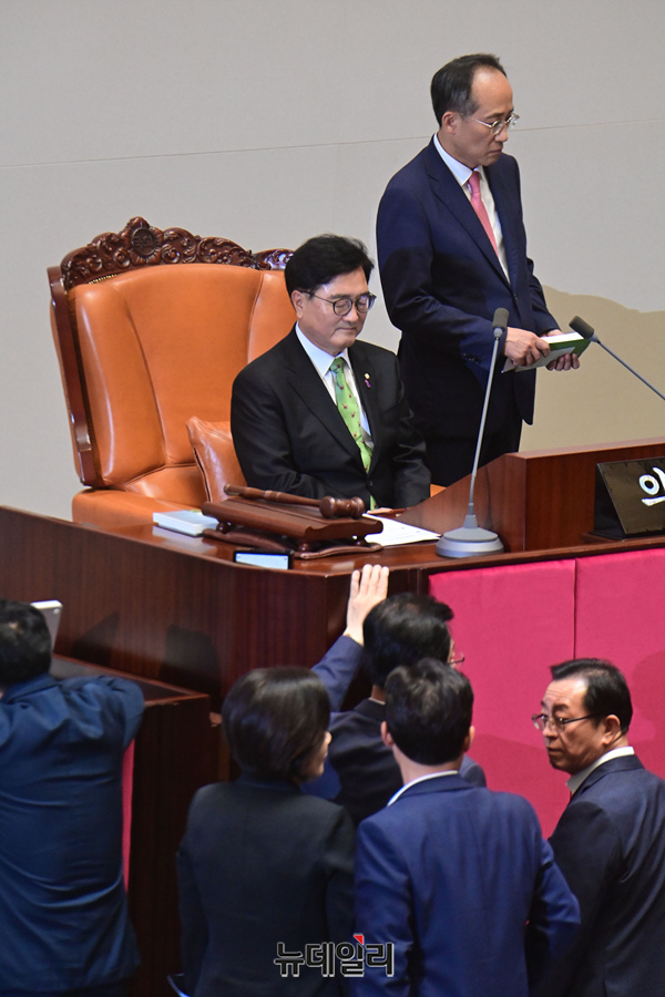 ▲ 국민의힘 항의에 눈 감은 우원식 국회의장 ⓒ이종현 기자