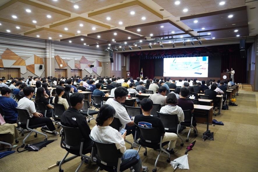 ▲ 오송첨단의료산업진흥재단dms 23일 충청북도 C&V센터에서 직원들을 대상으로 2차 ‘조직문화 소통교육’을 실시했다.ⓒ오송첨단의료산업진흥재단