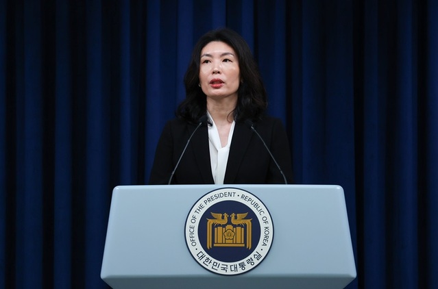 ▲ 대통령실 저출생대응수석으로 임명된 유혜미 한양대 경제금융학부 교수가 25일 서울 용산 대통령실 청사에서 소감을 밝히고 있다. 2024.07.25. ⓒ뉴시스