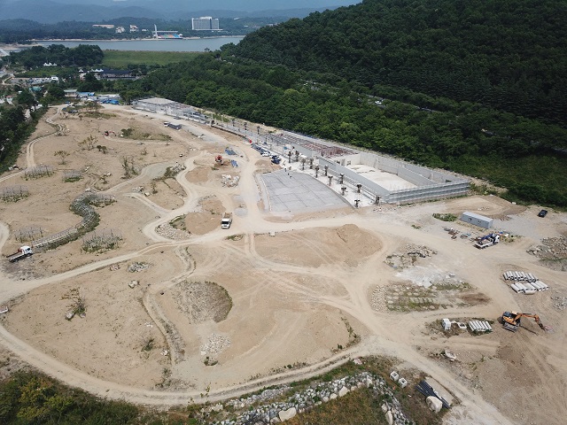 ▲ 내년 6월 시설물 완공을 목표로 공사가 한창인 경주식물원 라원 모습.ⓒ경주시