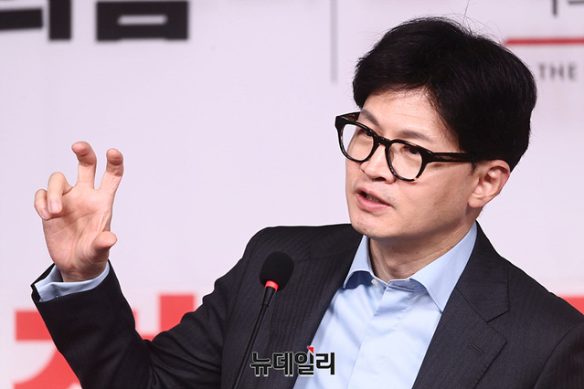 ▲ 한동훈 국민의힘 대표가 지난 25일 오후 서울 여의도 중앙당사에서 여의도연구원 주관으로 열린 '대한민국 미래 국가 청년 지도자 교육 프로그램'에서 인사말을 하고 있다.ⓒ서성진 기자