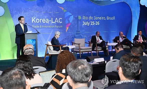 ▲ G20재무장관회의 참석을 위해 브라질 리우데자네이루를 방문 중인 최상목 부총리 겸 기획재정부 장관이 25일(현지시간) 힐튼호텔에서 열린 '제2차 한-중남미 혁신.무역포럼'에서 개회사를 하고 있다. ⓒ연합뉴스