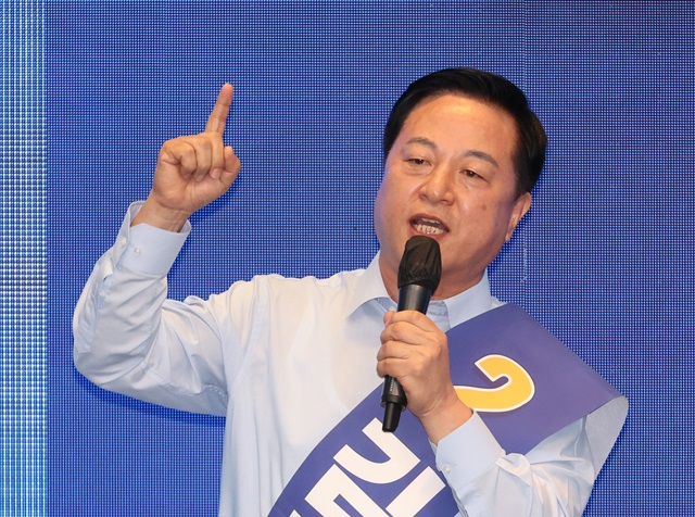 ▲ 김두관 더불어민주당 대표 후보가 28일 충남 공주 충남교통연수원에서 열린 더불어민주당 당대표 및 최고위원 선출을 위한 합동연설회에서 정견발표를 하고 있다. ⓒ뉴시스