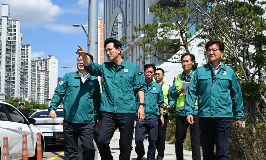 ▲ 오세훈 서울시장이 중랑천변 도봉지하차도를 찾아 지하차도 관리현황과 풍수해 대비 태세를 점검했다.ⓒ서울시