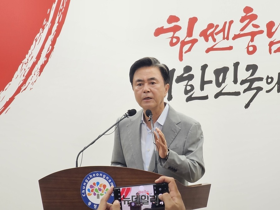 ▲ 김태흠 충남도지사는 29일 오전 충남도청 프레스센터에서 집중호우 피해 지원과 관련해 기자회견을 하고 있다.ⓒ김정원 기자