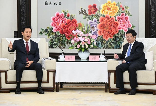 ▲ 오세훈 시장이 후헝화 충칭시장을 만나 문화, 관광 등 도시 외교 활성화와 경제 산업 협력 확대를 위한 연대 방안을 논의했다.ⓒ서울시