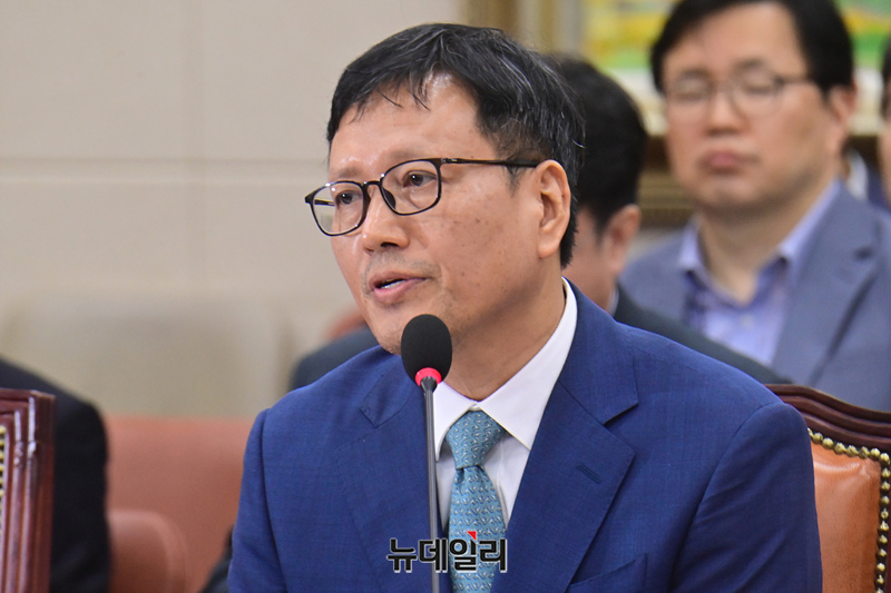 ▲ 구영배 큐텐그룹 대표가 30일 오후 국회 정무위원회에서 열린 '티몬·위메프 정산 및 환불 지연 사태' 관련 긴급 현안질의에 참석해 의원들의 질문에 답하고 있다. ⓒ이종현 기자