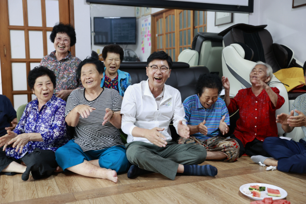 ▲ 김철우 전남 보성군수가 무더위 쉼터를 방문했다. ⓒ 보성군