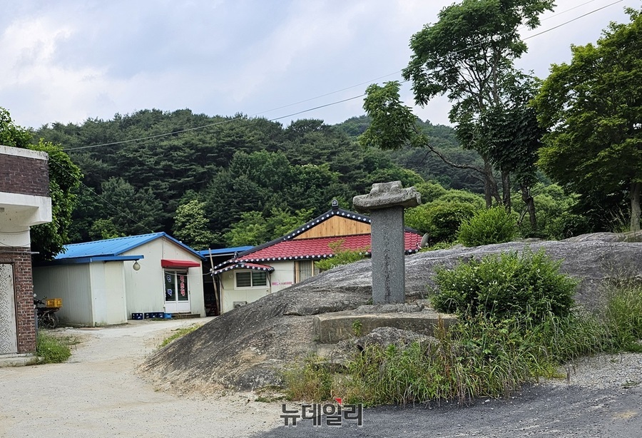 ▲ 청주시 상당구 산성마을 통장 A 씨가 청주시 소유 부지에서 수년간 무허가로 음식점을 운영해 왔던 사실도 추가로 밝혀졌다.ⓒ뉴데일리