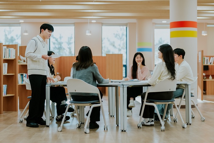 ▲ 단국대 학생들이 자유롭게 토론을 하고 있다.ⓒ단국대