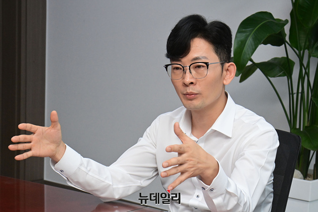 ▲ 박충권 국민의힘 의원이 18일 국회 의원회관에서 뉴데일리와 인터뷰를 진행하고 있다. ⓒ이종현 기자