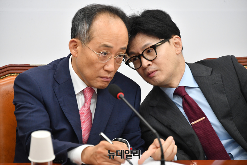 ▲ 국민의힘 한동훈 대표(우측)와 추경호 원내대표.ⓒ이종현 기자