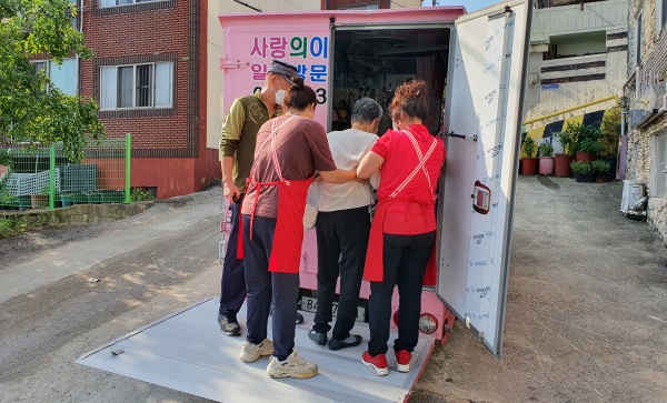 ▲ 13일 대덕구는 독거 어르신을 위해 기본과 채움 돌봄 서비스 등 노인돌봄 서비스 확대 등 대상자를 적극 발굴에 나섰다.ⓒ대덕구