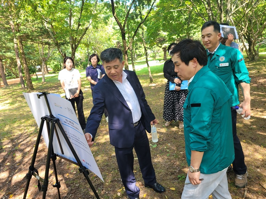 ▲ 정성주 김제시장이 지난 19일과 22일 도시 가로경관과 자연공원 이미지 개선을 위한 현장행정을 실시했다.
ⓒ김제시