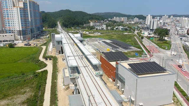 ▲ 울진군은 오는 12월 동해선 포항~삼척 구간 철도가 개통돼 울진에도 열차가 운행돼  힘차게 달릴 전망이다.ⓒ울진군