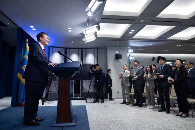 ▲ 윤석열 대통령이 지난 5월9일 취임 2주년 기념 '윤석열정부 2년 국민보고'에서 대통령실 출입기자들의 질문에 답변하고 있다. ⓒ대통령실 제공