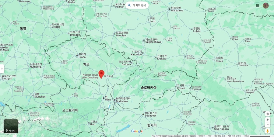 ▲ 독일 폴란드 슬로바키아 오스트리아로 둘러싸인 완전 내륙국 체코엔 큰 강도 없다. 붉은 점을  찍은 곳이 우리 원전이 들어갈 《두코바니》다.ⓒ 구글 캡쳐