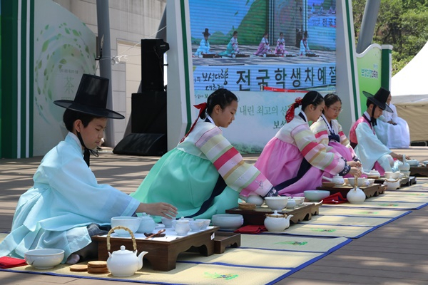 ▲ 진정한 차(茶) 고수들이 전남 보성군서 열리는 국가중요농어업유산축제에서 '세계 차 품평대회' 심사를 할 예정이다. ⓒ 보성군