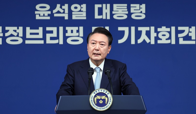 ▲ 윤석열 대통령이 29일 서울 용산 대통령실 청사 브리핑룸에서 열린 국정브리핑 및 기자회견에서 기자의 질문에 답하고 있다. 2024.08.29. ⓒ뉴시스