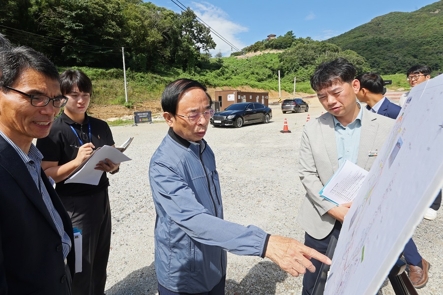 ▲ 붕어섬 주차장 조성사업 현장 점검.ⓒ임실군