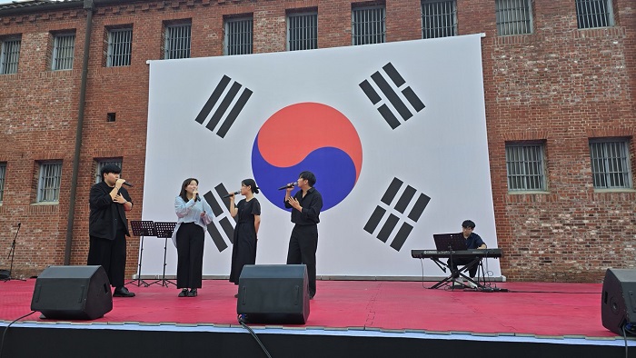 ▲ 서울문화예술대 실용음악학과 학생들이 ‘2025 서대문독립축제’ 무대에서 공연을 진행했다.ⓒ서울문화예술대