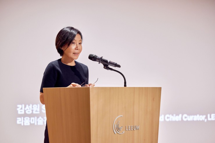 ▲ 지난 2일 열린 '에어로센 포럼'에서 리움미술관 김성원 부관장이 환영 연사를 전하고 있다.ⓒ샤넬 코리아