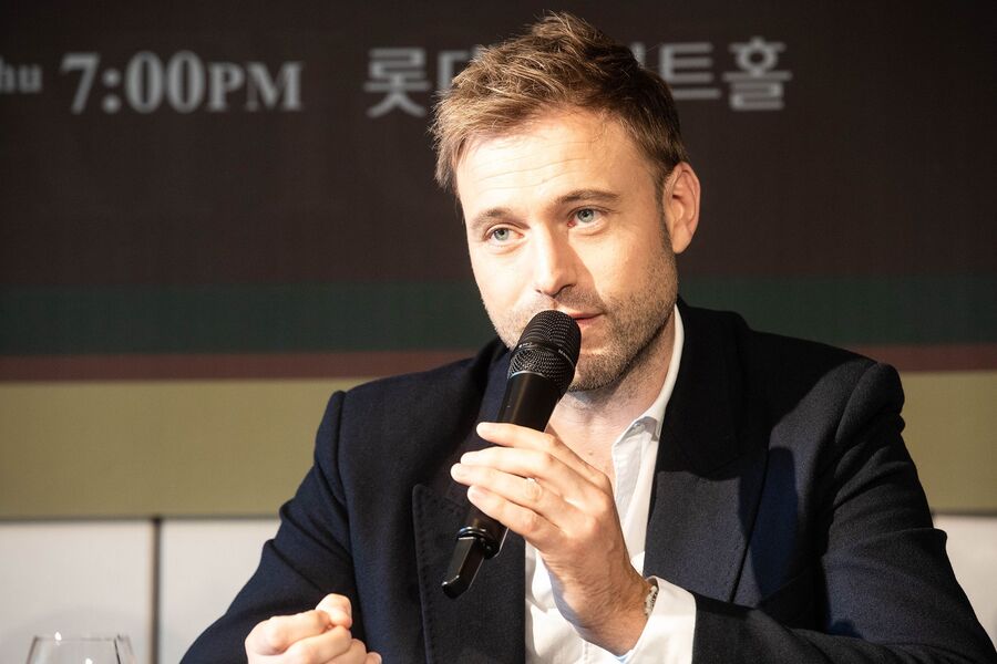 ▲ 바리톤 벤야민 아플이 3일 서울 종로구 포시즌스 호텔에서 진행된 기자간담회에서 기자들 질문에 답하고 있다.ⓒ한세예스24문화재단