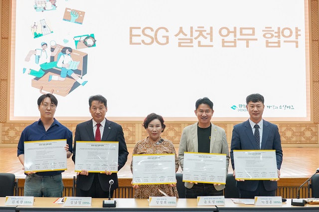 ▲ 경북문화관광공사는 지난 3일 공사 대회의장에서 ‘ESG 의제 중심의 문화관광, 생활인구 활성화, 청년 창업 지원 등 협력’을 위한 워크숍 개최 및 업무 협약 체결을 했다.ⓒ경북관광공사