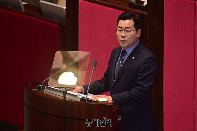 ▲ 박찬대 더불어민주당 원내대표가 4일 서울 여의도 국회에서 열린 제418회 국회 제2차 본회의에서 국정에 관한 교섭단체 대표연설을 하고 있다. ⓒ 이종현 기자