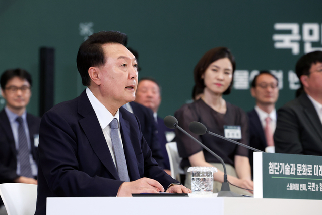 ▲ 윤석열 대통령이 5일 광주과학기술원에서 '첨단기술과 문화로 미래를 디자인하는 광주'를 주제로 열린 스물여덟 번째 국민과 함께하는 민생토론회에서 발언하고 있다. 2024.09.05. ⓒ뉴시스