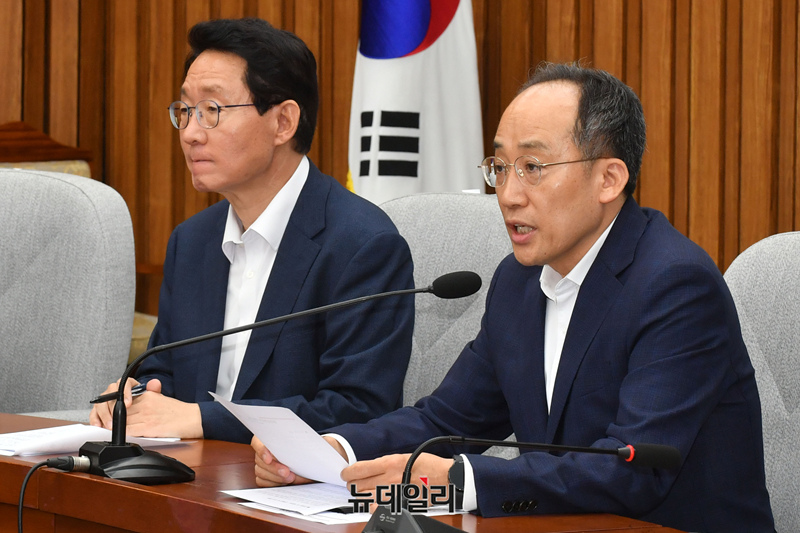 ▲ 국민의힘 추경호 원내대표(오른쪽)과 김상훈 정책위의장.ⓒ이종현 기자