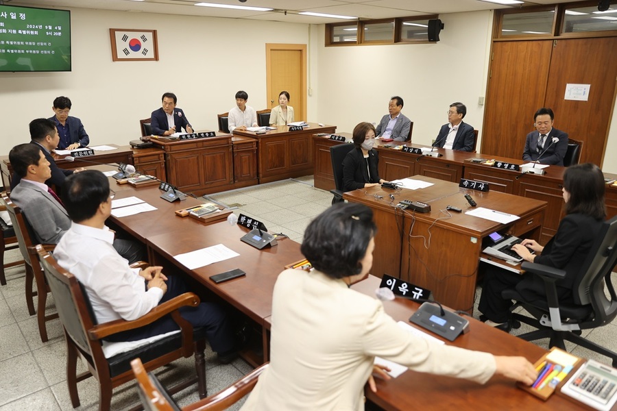 ▲ 변종오 위원장이 '청주국제공항 활성화 지원 특별위원회'회의를 진행하고 있다.ⓒ충북도의회