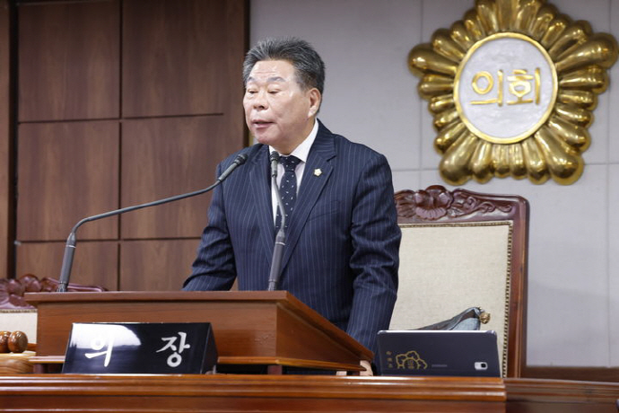 ▲ 순천시의회 강형구 의장이 임시회 2차 본회의 사회를 보고 있다. ⓒ 순천의회