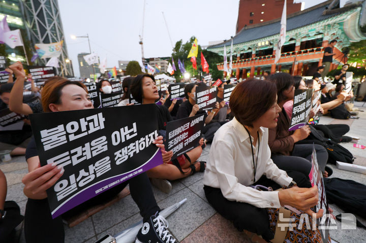 ▲ 지난 6일 서울 종로구 보신각 앞에서 여성·인권·시민단체 회원들이 텔레그램 딥페이크 성폭력 대응 긴급 집회를 하고 있다. ⓒ뉴시스