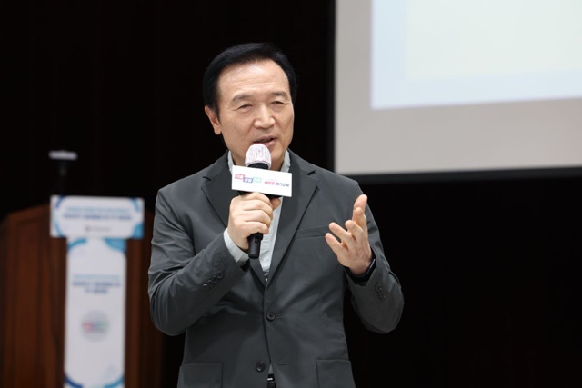 ▲ 임태희 경기도교육감이 9일 경기도교육연구원에서 개최한 '대입 현안 연구 결과 발표회'에 참석해 인사말을 하고 있다. ⓒ경기도교육청 제공