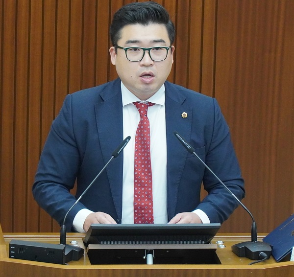 ▲ 최원석 세종시의원이 9일 제91회 세종시의회 임시회 2차 본회의 5분 자유 발언을 하고 있다.ⓒ세종시기자회