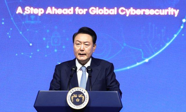 ▲ 윤석열 대통령이 11일 서울 강남구 코엑스에서 열린 사이버 서밋 코리아(CSK) 2024 개회식에 참석해 축사를 하고 있다. (대통령실통신사진기자단) 2024.09.11. ⓒ뉴시스