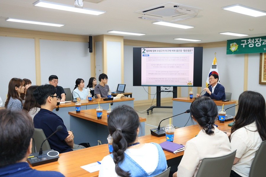 ▲ 대구 수성구(구청장 김대권)는 지난 12일 부패취약 분야 업무 담당 직원을 대상으로 ‘구청장과 함께하는 청렴 토크쇼’를 열었다.ⓒ수성구