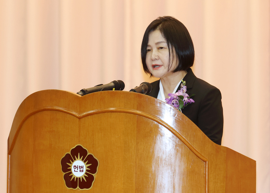 ▲ 이은애 헌법재판관이 20일 오전 서울 종로구 헌법재판소 대강당에서 열린 퇴임식에서 퇴임사를 하고 있다. ⓒ헌법재판소