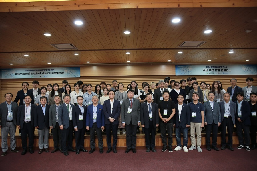 ▲ 경상북도는 26일 안동시 예술의 전당 국제 회의장에서 ‘신·변종 감염병 대응을 위한 글로벌 협력 체계 구축과 비전’이라는 주제로 ‘경북 국제백신산업포럼(International Vaccine Industry Forum 2024: IVIF 2024)’을 열었다.ⓒ경북도