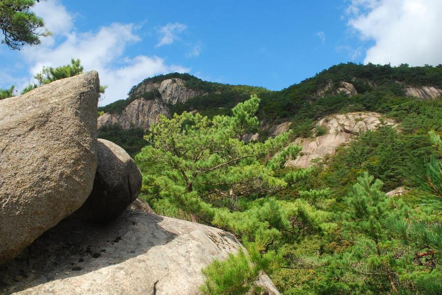 ▲ 첫 번째 조망처에서 바라본 수리봉 산세.ⓒ진경수 山 애호가